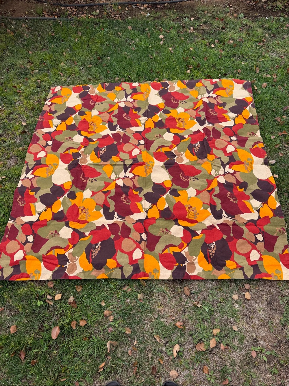 Crate & Barrel Flora 100% Cotton Tablecloth Floral Camouflage Tablecloth 56x58